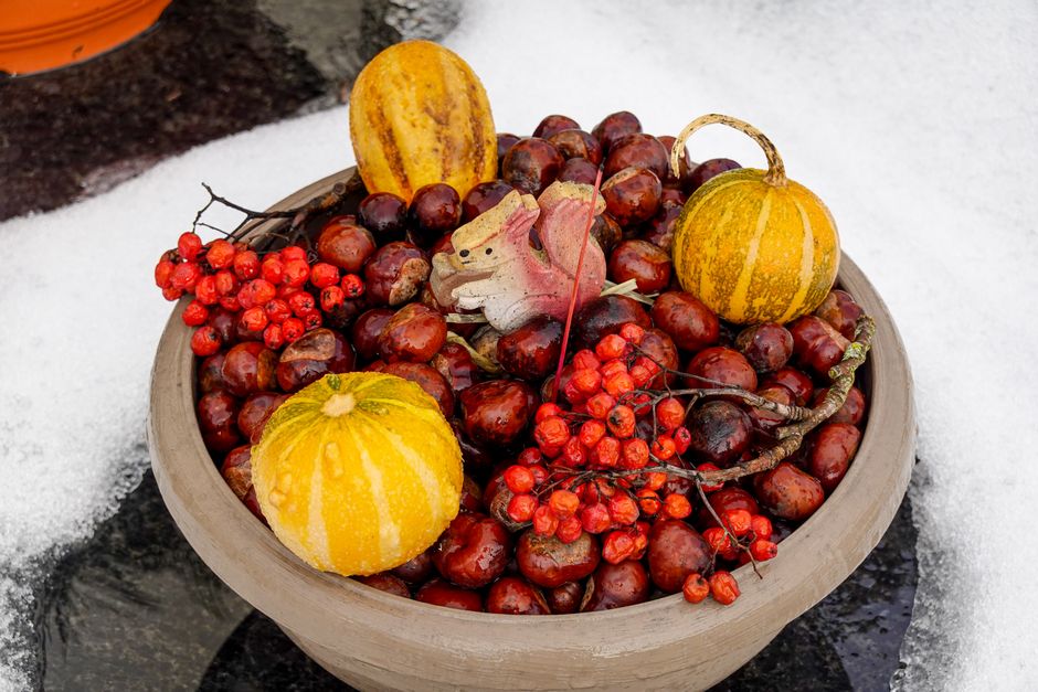 Kaarslichten en warme dekens voor herfst- en wintersfeer. Kaarslichten en warme dekens voor herfst- en wintersfeer.