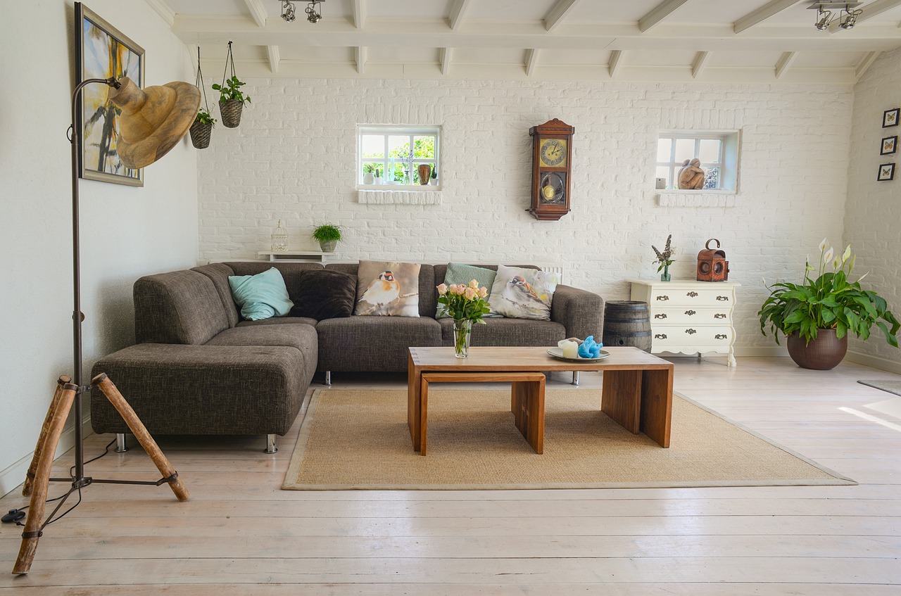 Speelse herfstkussens en dekentjes in kinderkamer